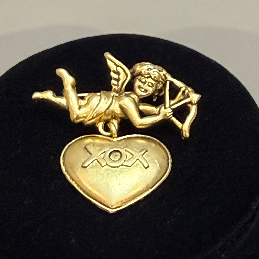 Vtg Danecraft Gold Tone Cupid Dangle Heart Xox Kisses & Hug Brooch Pin